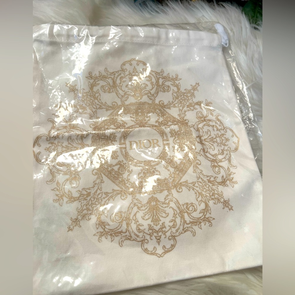 DIOR Pochon Medium Holiday Drawstring Pouch